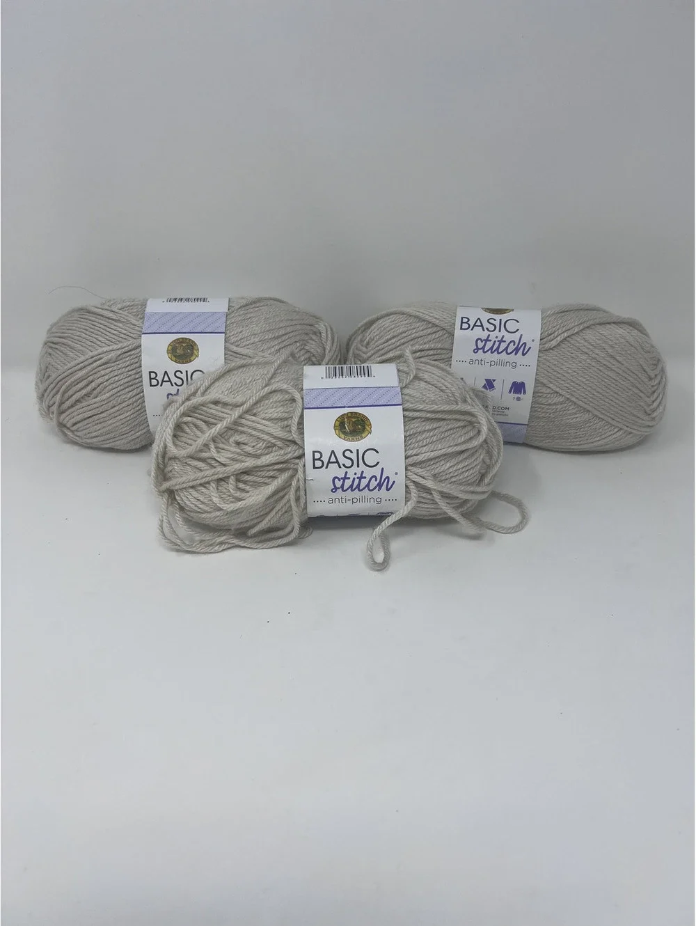 Lion Brand Basic Stitch Anti-Pilling Acrylic Yarn 3.5oz 185yd Light Gray